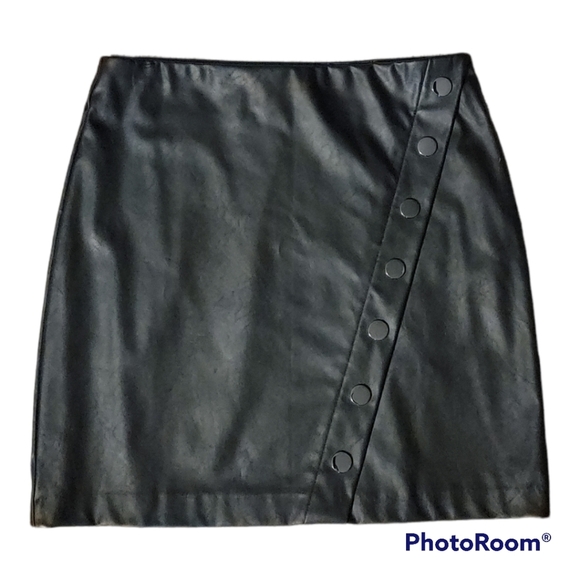 INC black faux leather mini skirt with sleek metallic buttons, size small, NWOT - Picture 2 of 7